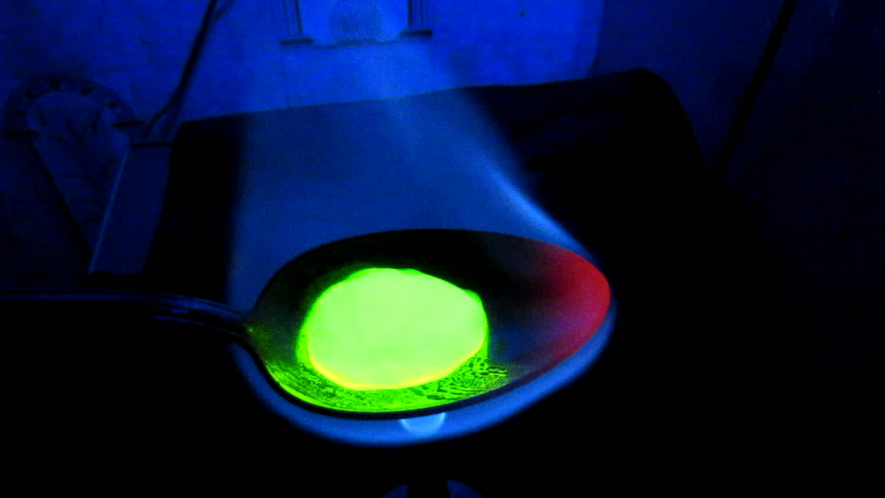 Leidenfrost Effect (Water with Fluorescein). Эффект Лейденфроста (вода с флуоресцеином)